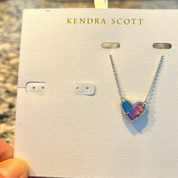 Kendra Scott earring and necklace set - Picture 3 of 5